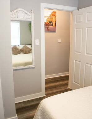 2 bedrooms, in-room safe, desk, iron/ironing board