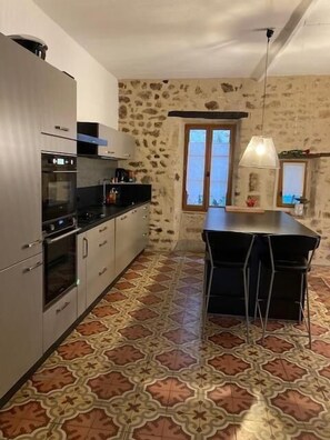 Refrigerador, microondas, parrilla de estufa y lavavajillas