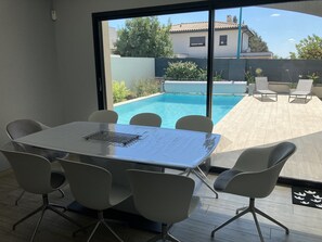 Outdoor dining - Villa Avec Piscine Proche de la mer et de Montpellier (Villeneuve-lès-Maguelone)