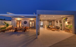 Outdoor dining - Sea view villa with pool close to the beach (Karteros/Heraklion)