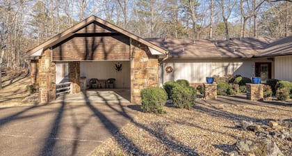 Golf Lover's Getaway! Cozy 2BR/2BA Townhome, Walk to DeSoto Golf Club!