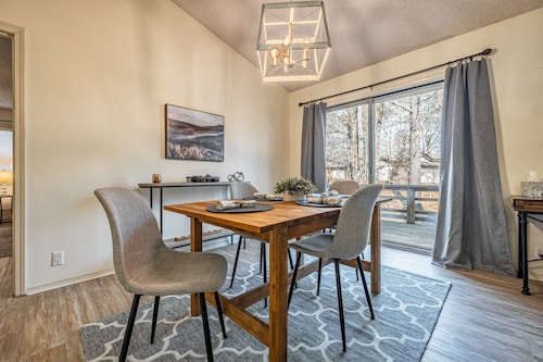 Golf Lover's Getaway! Cozy 2BR/2BA Townhome, Walk to DeSoto Golf Club!