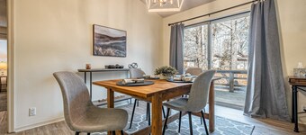 Golf Lover's Getaway! Cozy 2BR/2BA Townhome, Walk to DeSoto Golf Club!