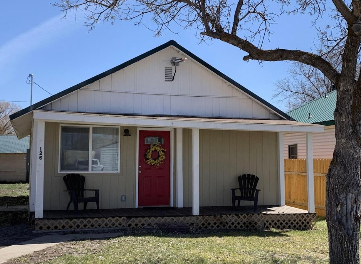Lilypad house in Drummond, Montana