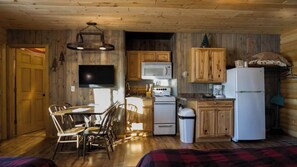 Kylskåp, mikrovågsugn, ugn och spishäll