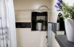 Bathtub, free toiletries, hair dryer, towels