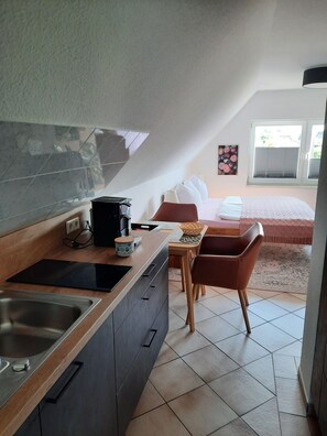1 bedroom, travel cot, free WiFi, bed sheets