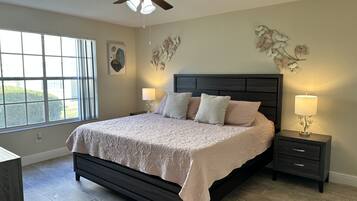 3 slaapkamers, een strijkplank/strijkijzer, reisbedje, gratis wifi