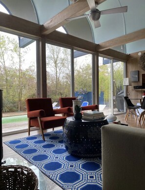 المنشأة من الداخل