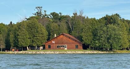 The Sniderhaus with beautiful sunsets and trails nearby. A large dock.