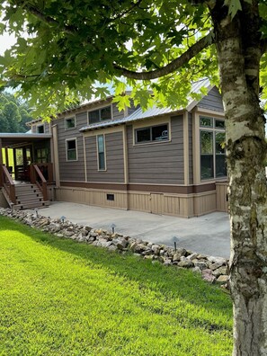 Exterior - GRAND Tiny Home minutes to BLUE RIDGE.  Yes to PETS! (Morganton)