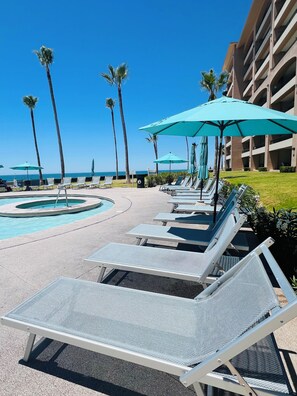 Outdoor pool, a heated pool - Beachfront Newly Remodeled Luxury Condo-Sonoran Spa W 410 -3BR 2 BA Next to pool (Puerto Peñasco, son Mexico)