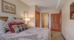 2 bedrooms, WiFi, bed sheets - Mill Club 2 Bedroom Condo #307 by RedAwning (Copper Mountain)