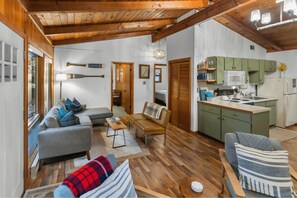 Smart-TV, Kamin, DVD-Player, Videothek