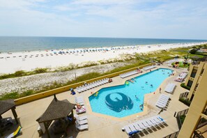 من حمّامات السباحة المغطاة، حمّام سباحة خارجي