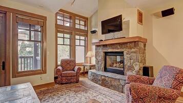 TV, peis og DVD-spiller