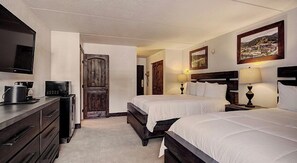 3 bedrooms, WiFi, bed sheets - Mountain Plaza 3 Bedroom Condo #607/609 by RedAwning (Copper Mountain)