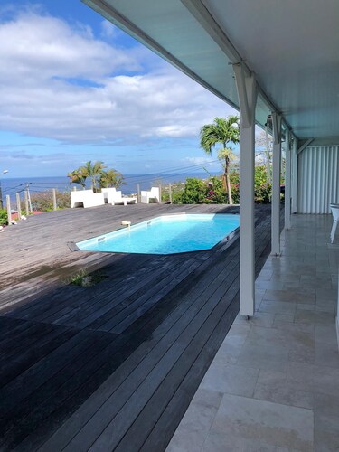 Villa avec piscine et vue mer, à 5 minutes de la plage de Schoelcher