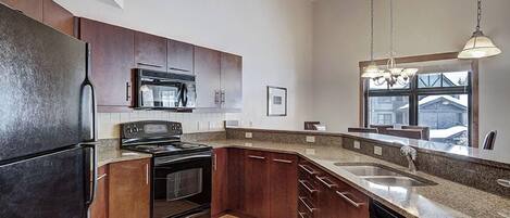 Dishwasher, cookware/dishes/utensils