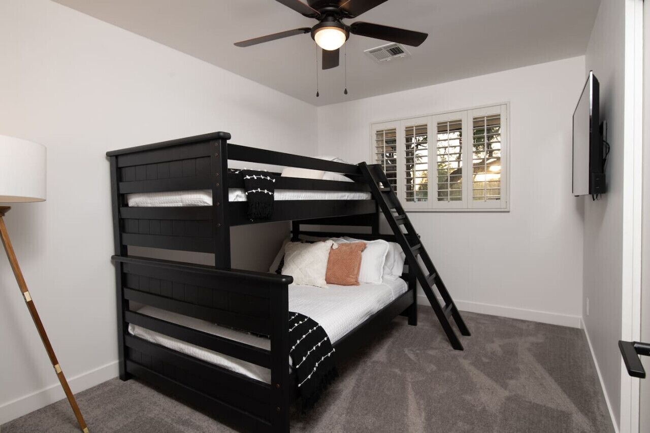 4 bedrooms, desk, iron/ironing board, travel cot