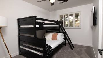 4 bedrooms, desk, iron/ironing board, travel cot