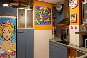 Fridge, microwave, oven, coffee/tea maker