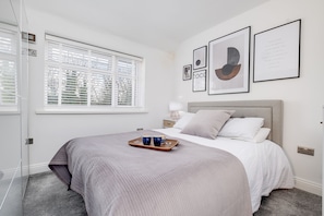 5 bedrooms, in-room safe, desk, soundproofing