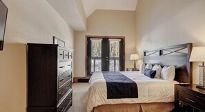 1 bedroom, WiFi, bed sheets - Cirque 2 Bedroom Condo #216 by RedAwning (Copper Mountain)