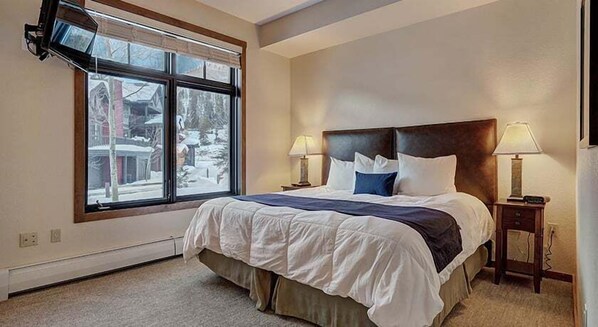 2 bedrooms, WiFi, bed sheets - Cirque 2 Bedroom Condo #113 by RedAwning (Copper Mountain)