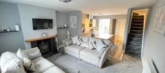 Four bedded grade two listed 1800's house on chapel grounds