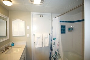 Combined shower/bathtub, hair dryer, towels, soap - Cozy Condo at Sandpiper Cove/  pool and golf view (Destin)