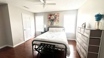 2 bedrooms, iron/ironing board, free WiFi, bed sheets