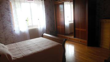 2 chambres, fer et planche Ă repasser, Wi-Fi gratuit