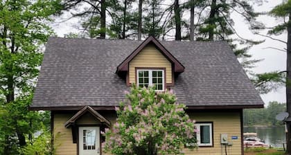 Lakefront Muskoka Beautiful Cottage