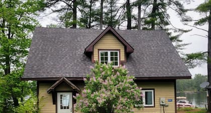 Lakefront Muskoka Beautiful Cottage 