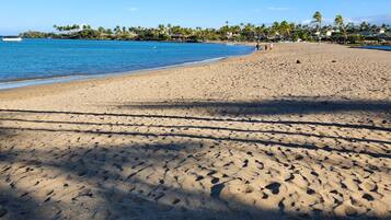 Beach nearby, sun loungers, beach towels