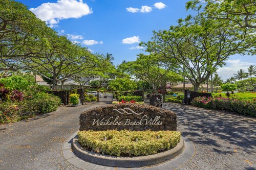 Family-friendly Waikoloa Beach Villa C2 next to pool; walk to beach!
