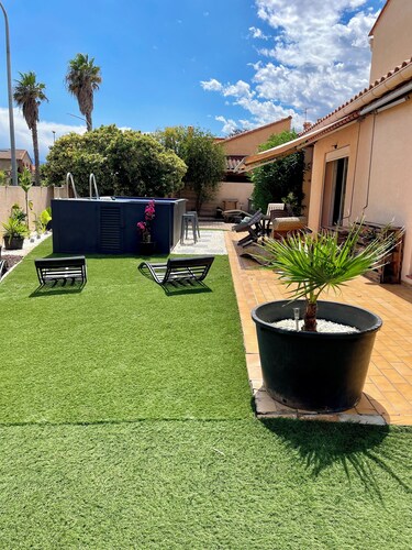 Jolie Villa au Coeur du Village et Proche des Plages