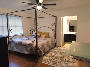 2 bedrooms, desk, iron/ironing board, free WiFi