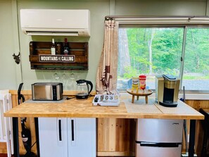 Fridge, microwave, dishwasher, coffee/tea maker - Romantic Cabin, Mnt View, Perfect Location❤️ (Gatlinburg)