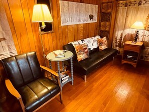 Smart TV, fireplace, video games, books - Romantic Cabin, Mnt View, Perfect Location❤️ (Gatlinburg)