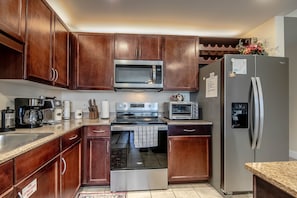 Fridge, microwave, oven, stovetop - Ocean -View Laketown Luxury 510. Sleeps 8. 18+OK (Panama City Beach)