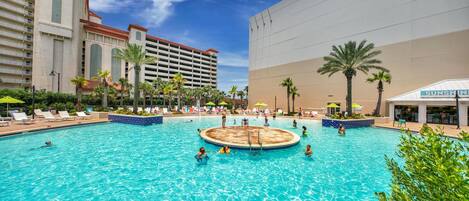 Utomhuspool och uppvärmd pool