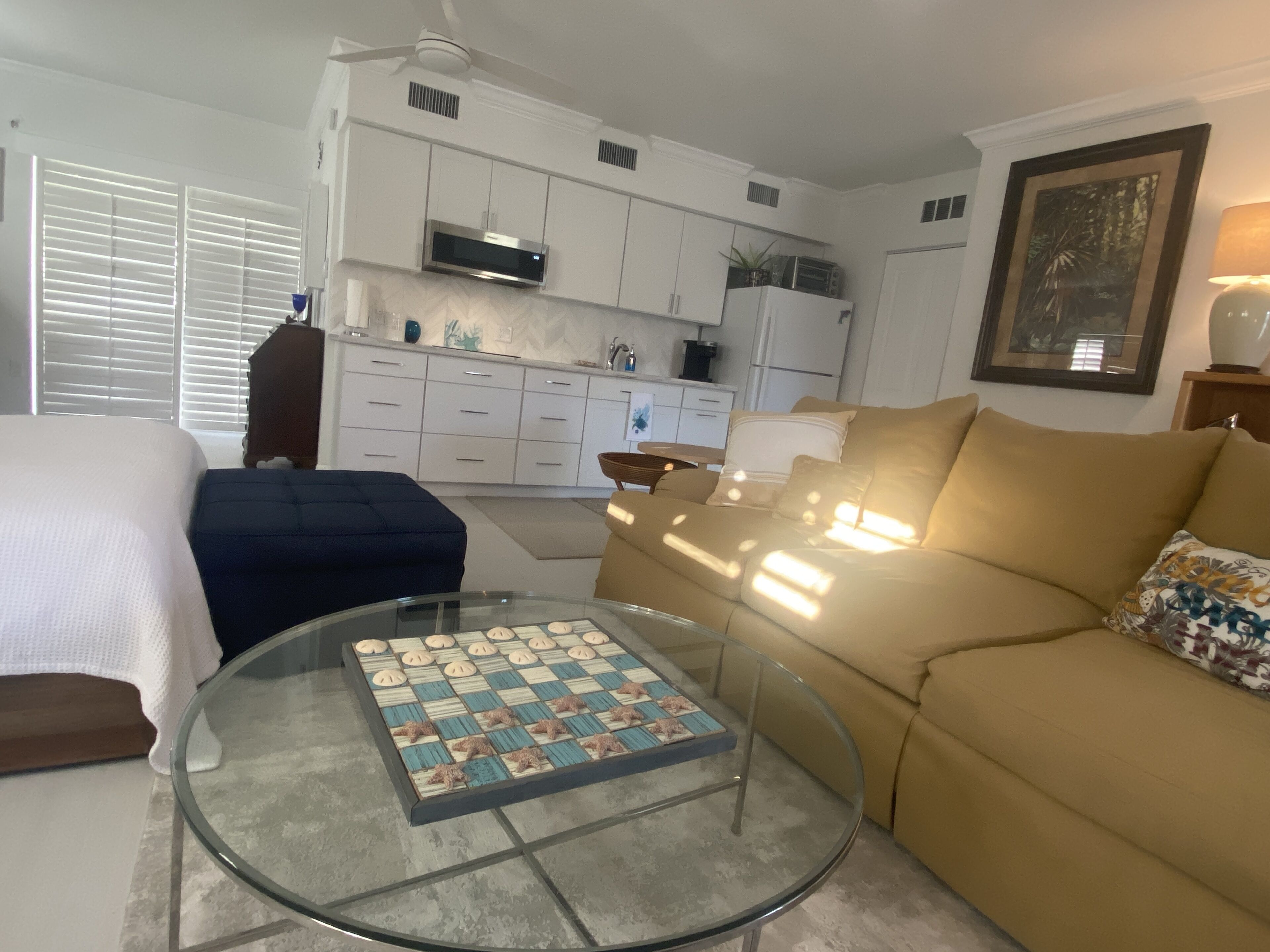 Closest studio to Vanderbilt Bch, lovely remodel, yard, has everything & extras!