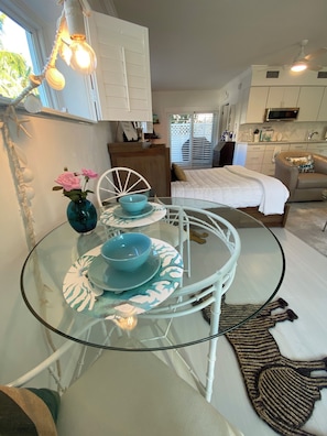 Desk, iron/ironing board, free WiFi, bed sheets - Closest studio to Vanderbilt Bch, lovely remodel, yard, has everything & extras! (Naples)