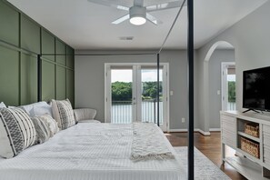 6 bedrooms, desk, travel cot, free WiFi - Expansive Retreat with Heated Pool & Gorgeous Views (Cullman)