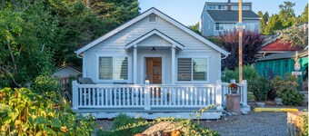 Light & bright cottage with a view of the bay