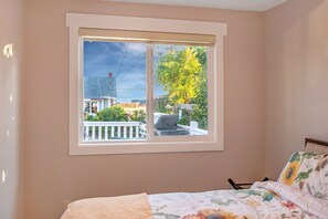 2 bedrooms - Light & bright cottage with a view of the bay (Blaine)