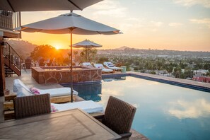 Piscina all'aperto, una piscina riscaldata
