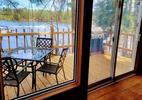 Dining. Lakefront Muskoka Good View cottage
